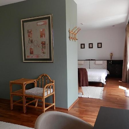 Csiki Apartman Budaörs Zimmer foto